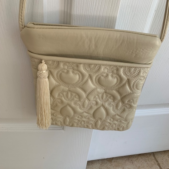 White bag with shoulder strap - Picture 2 of 7